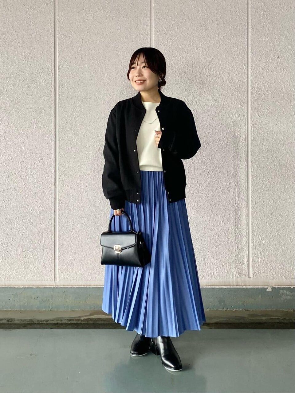 カーディガン×チンツボイルスカートのコーデ