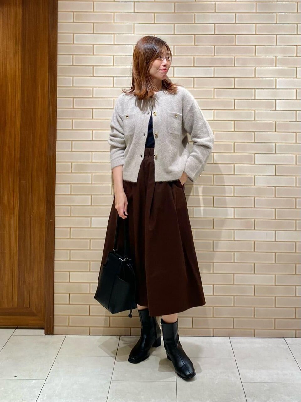 カーディガン×フレアスカートのコーデ