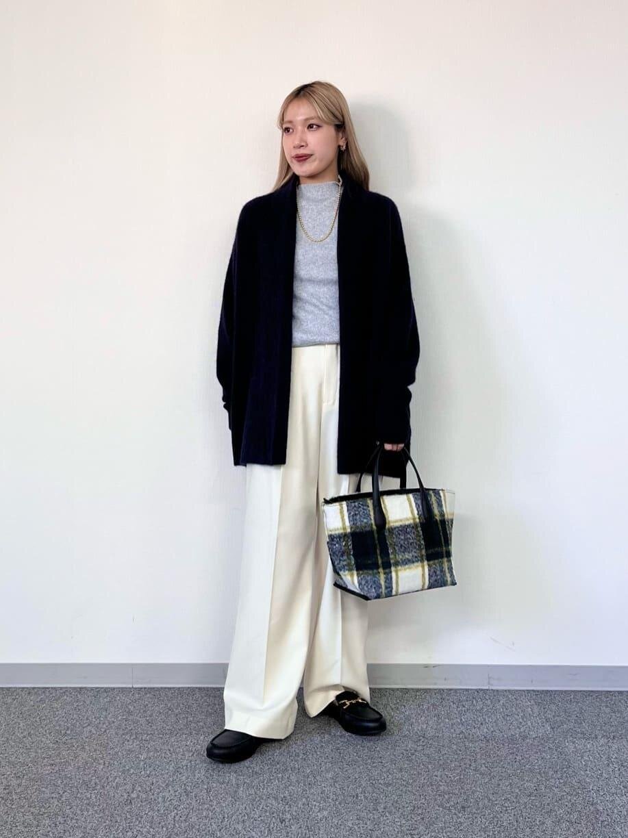 カーディガン×ワイドパンツのコーデ