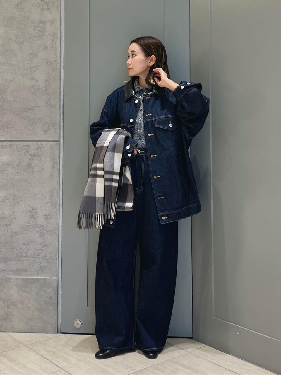 デニムブルゾン×デニムワイドパンツのコーデ