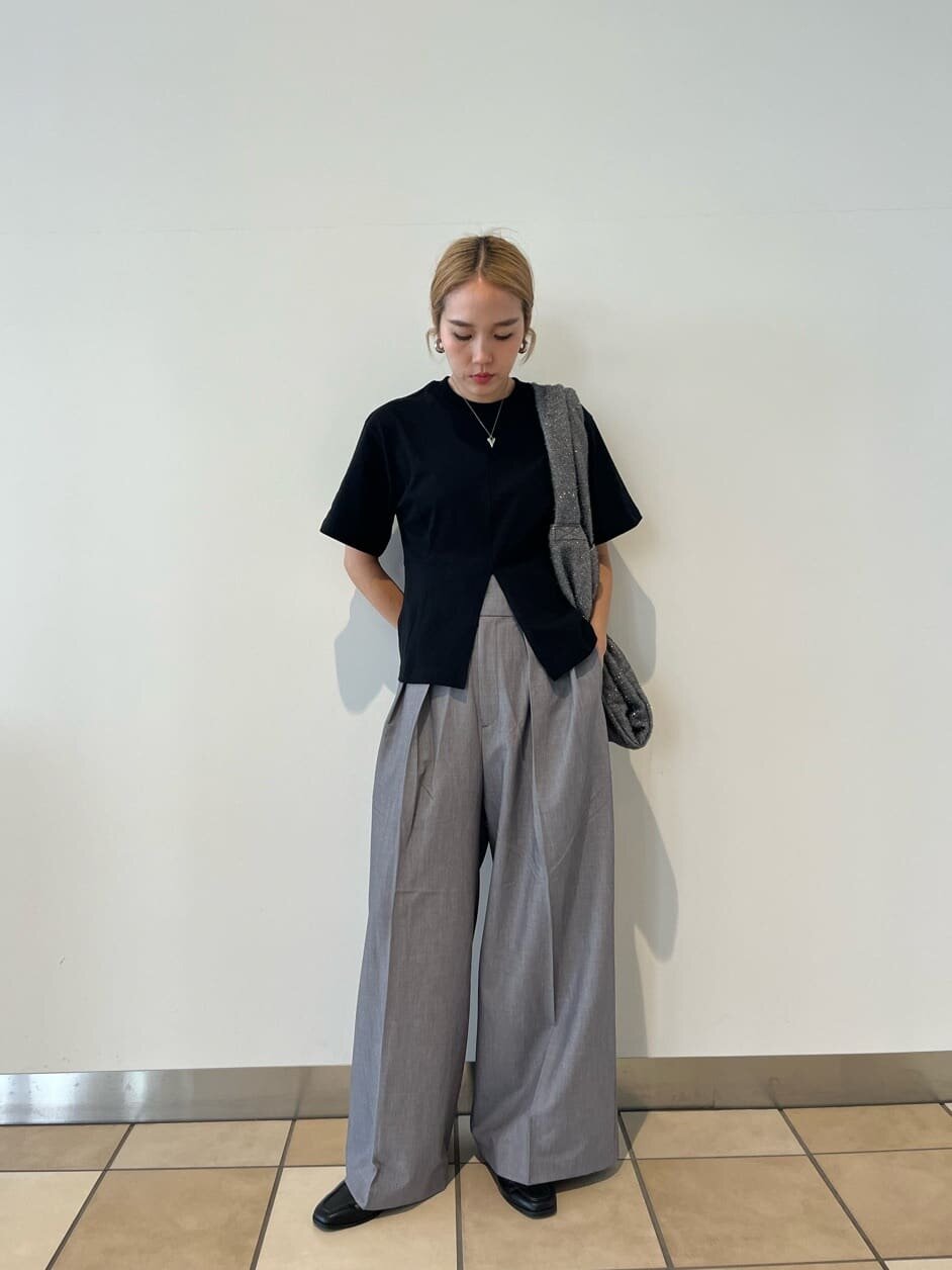 ワイドスラックス×Tシャツのコーデ