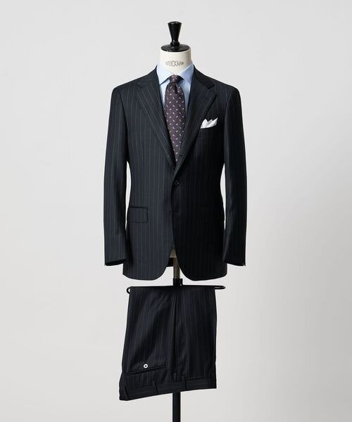 ストライプ柄のスーツのトルソー