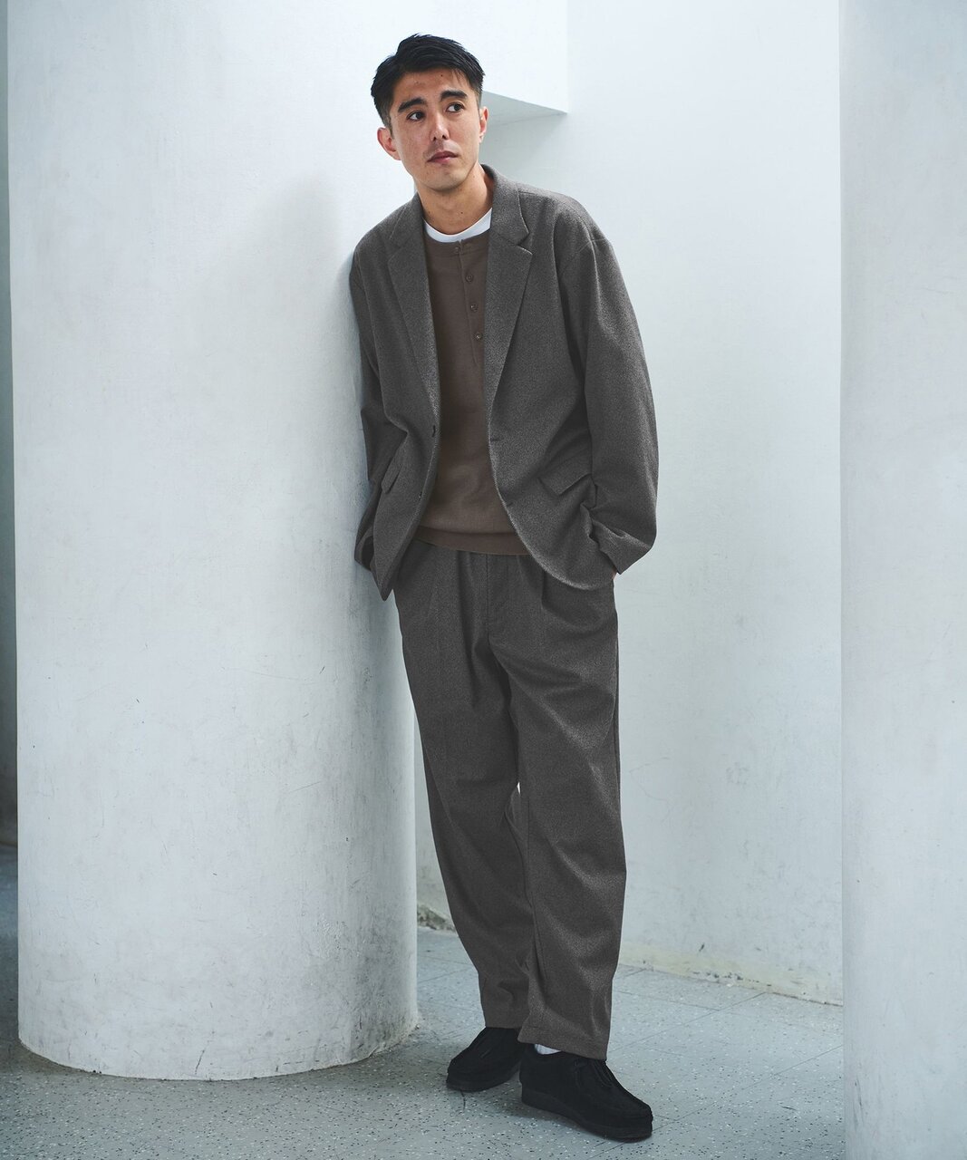 同シリーズのジャケットを合わせた、セットアップスタイル