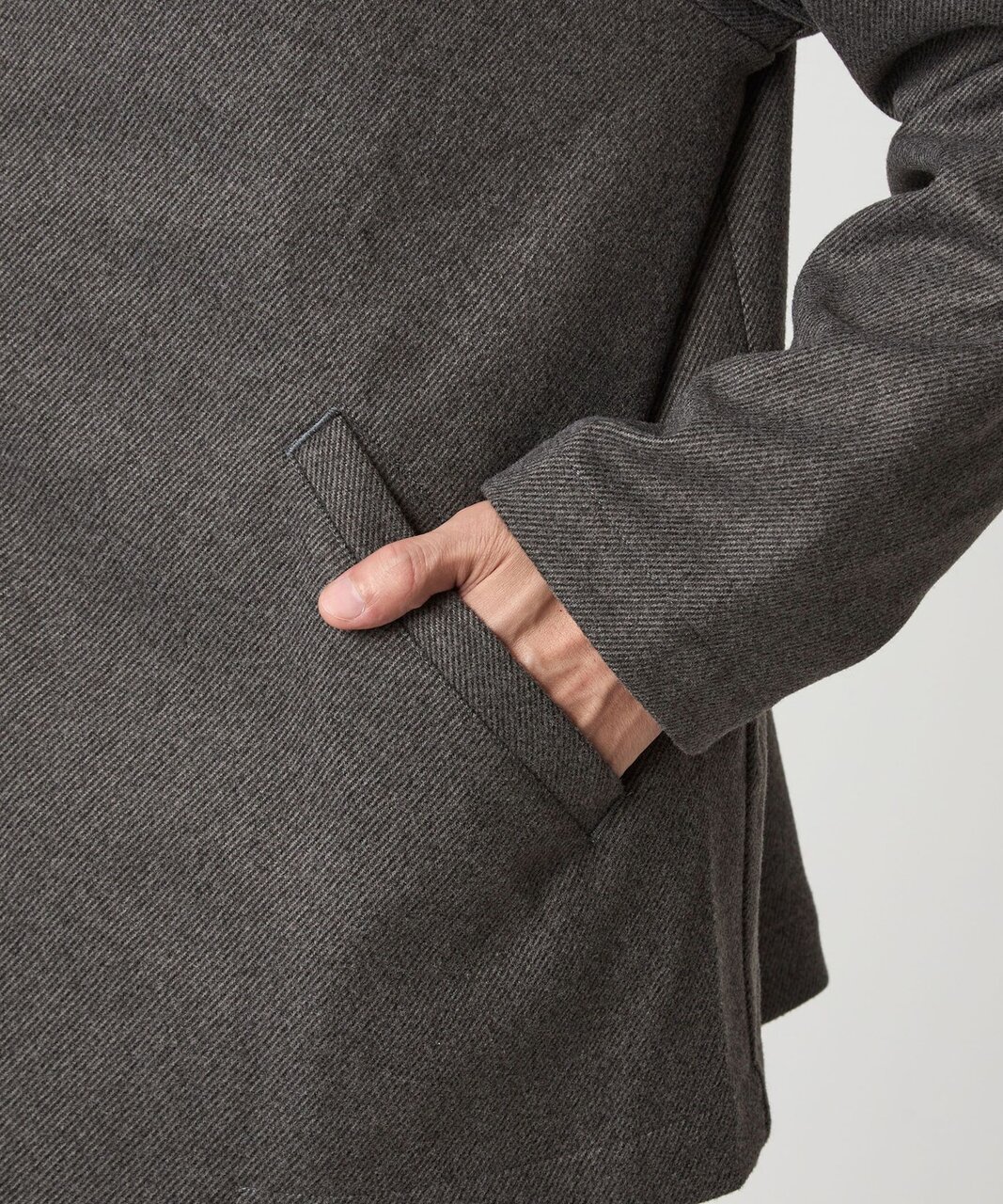 フロントポケットを左右に配置