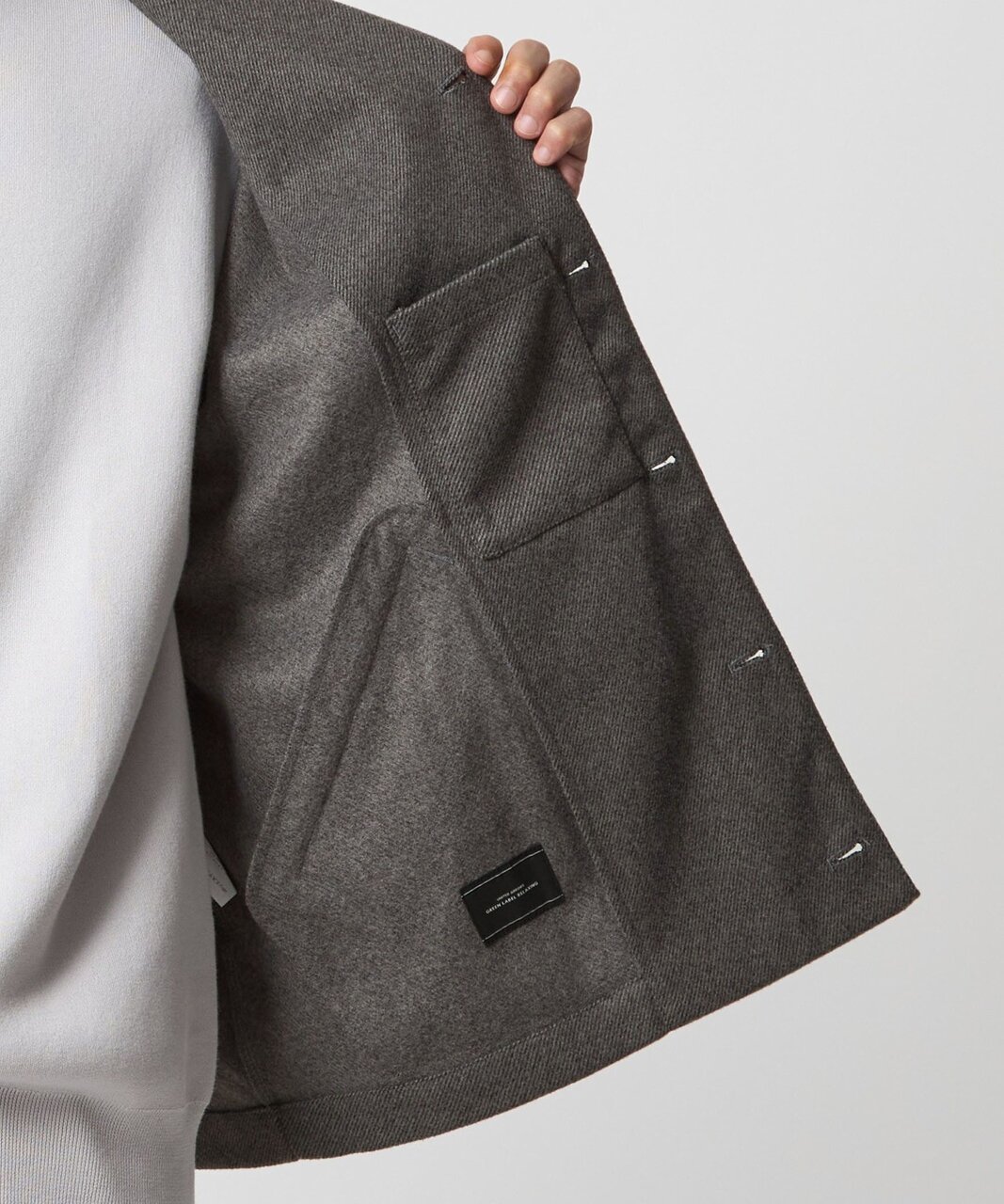 身頃の裏側に内ポケットをプラス