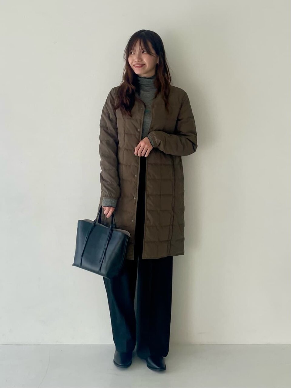 ロングダウン×ワイドパンツのコーデ