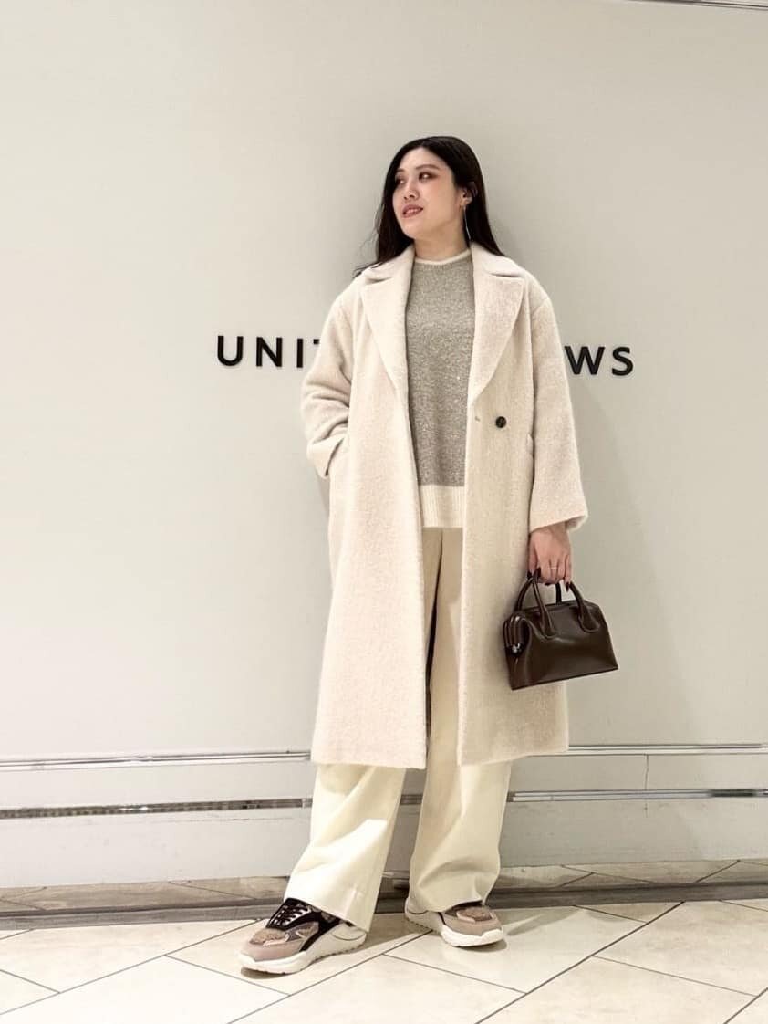 テーラードコート×イージーパンツのコーデ