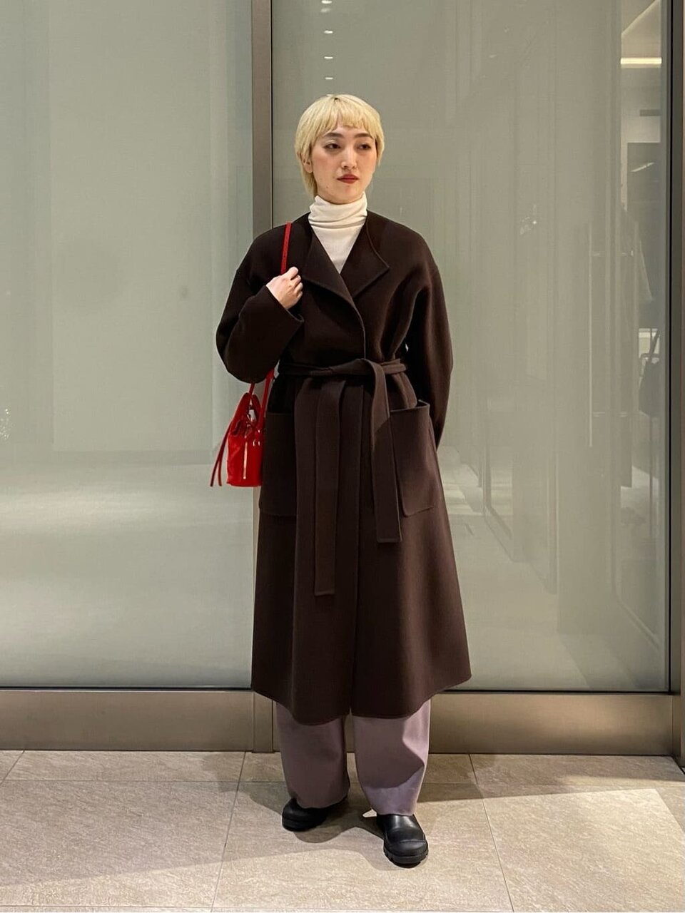 ウールロングコート×ハイネックカットソーコーデ
