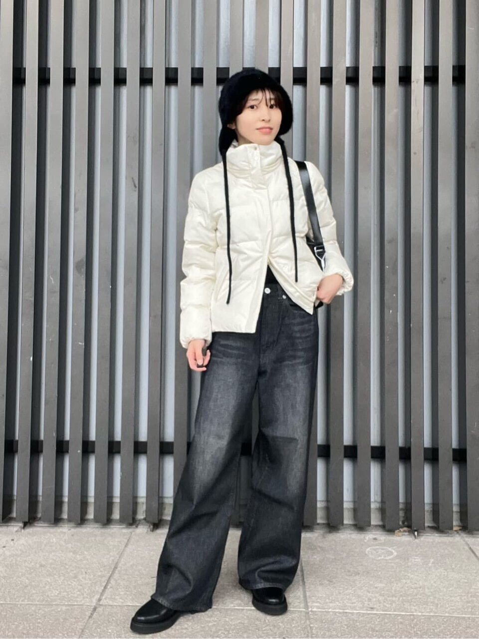 ショート丈ダウン×デニムパンツコーデ