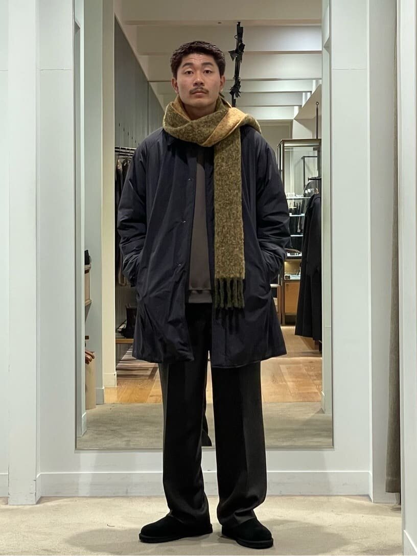 ダウンジャケットにスウェットをあわせたコーデ