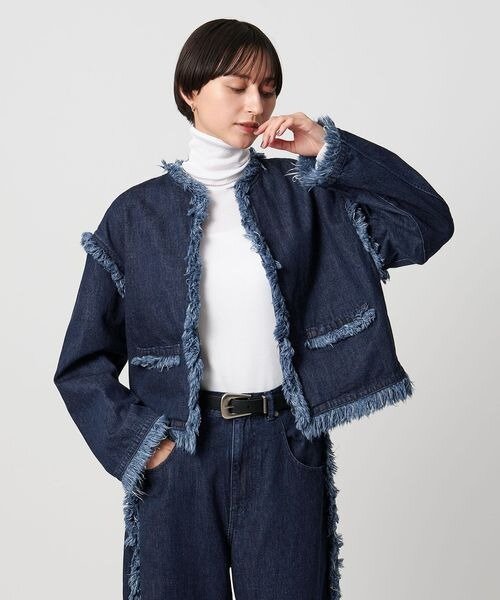 レイヤードのデニムジャケット