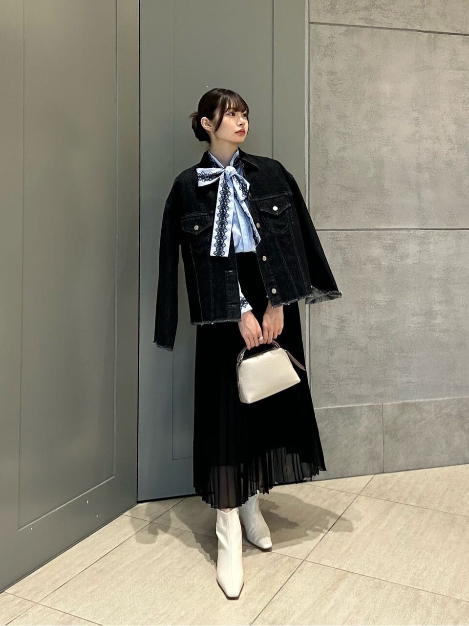デニムジャケット×プリーツスカートコーデ