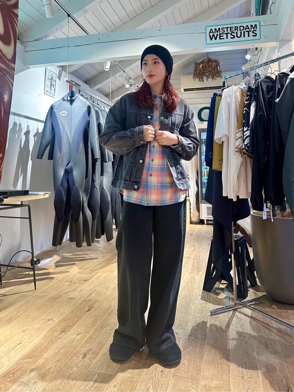 デニムジャケット×チェック柄シャツコーデ