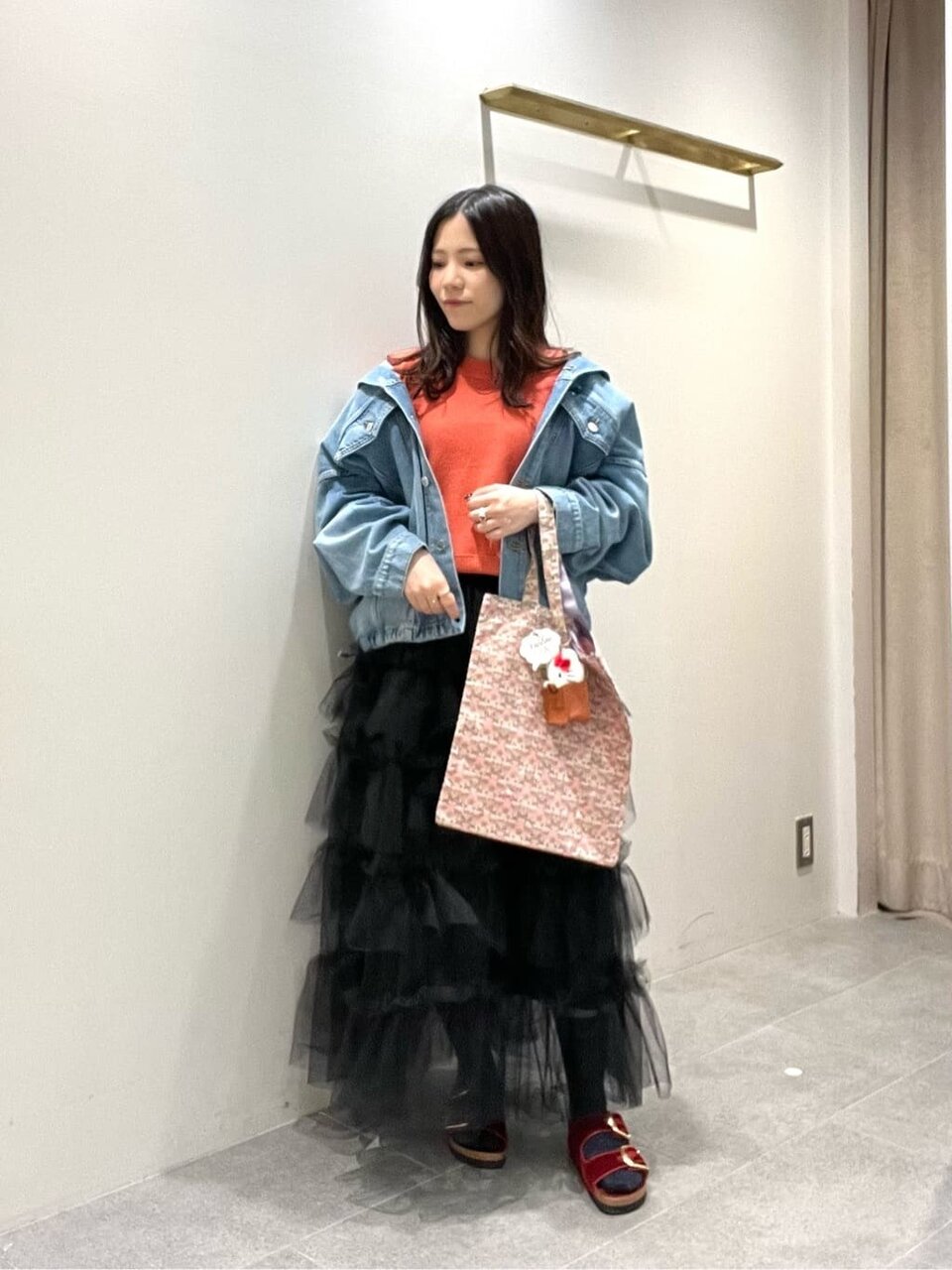 デニムジャケット×チュールスカートコーデ