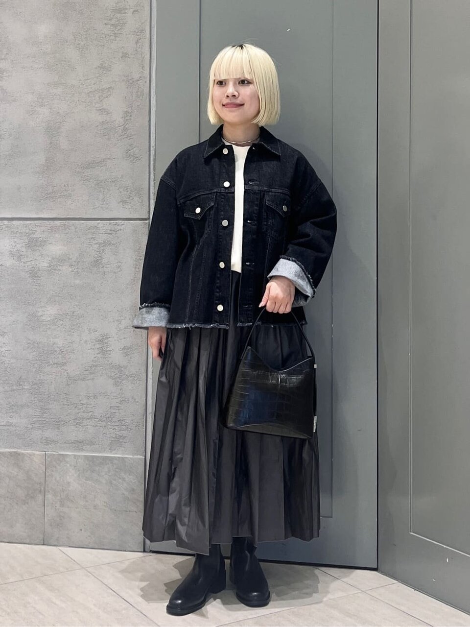 デニムジャケット×プリーツスカートコーデ