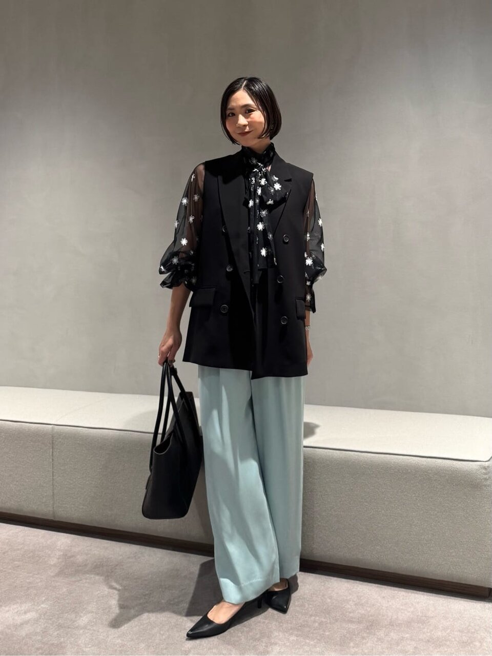 テーラードベスト×イージーパンツのコーデ