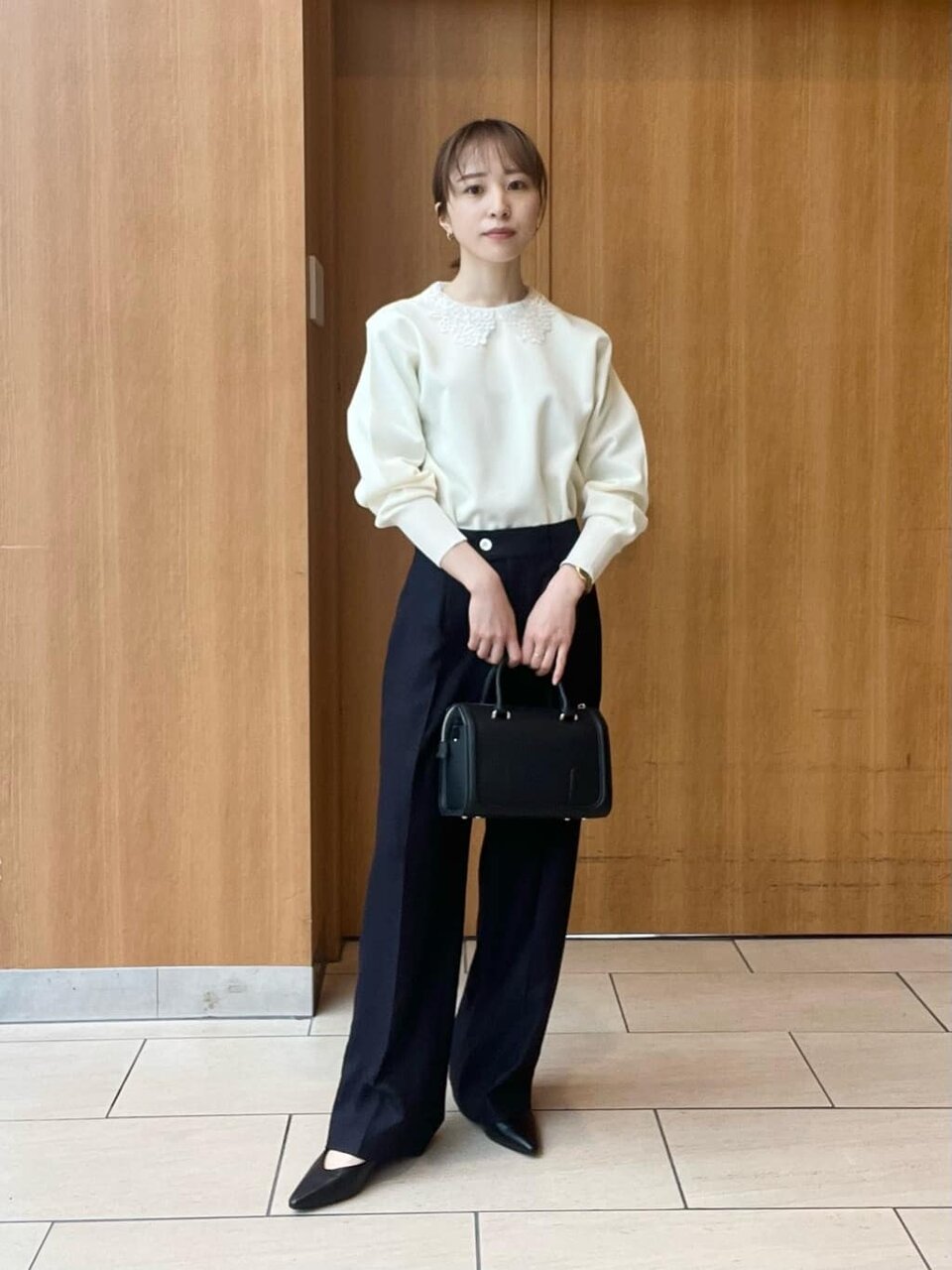 ニットプルオーバー×ワイドパンツのコーデ