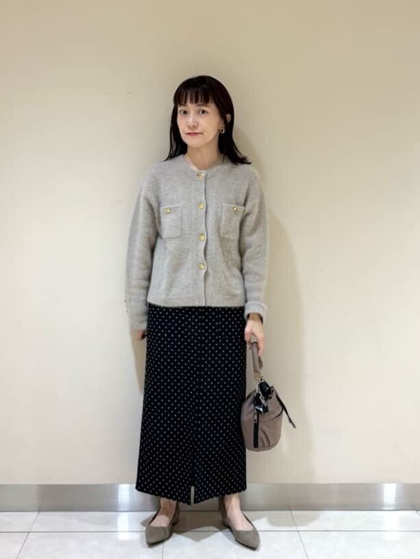 ニットカーディガン×タイトスカートのコーデ