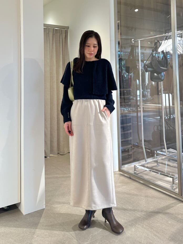 ニット×Iラインスカートのコーデ