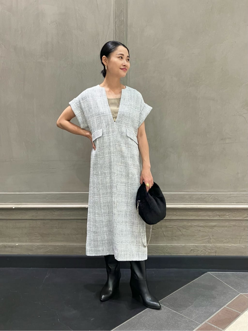 ワンピースを着た女性