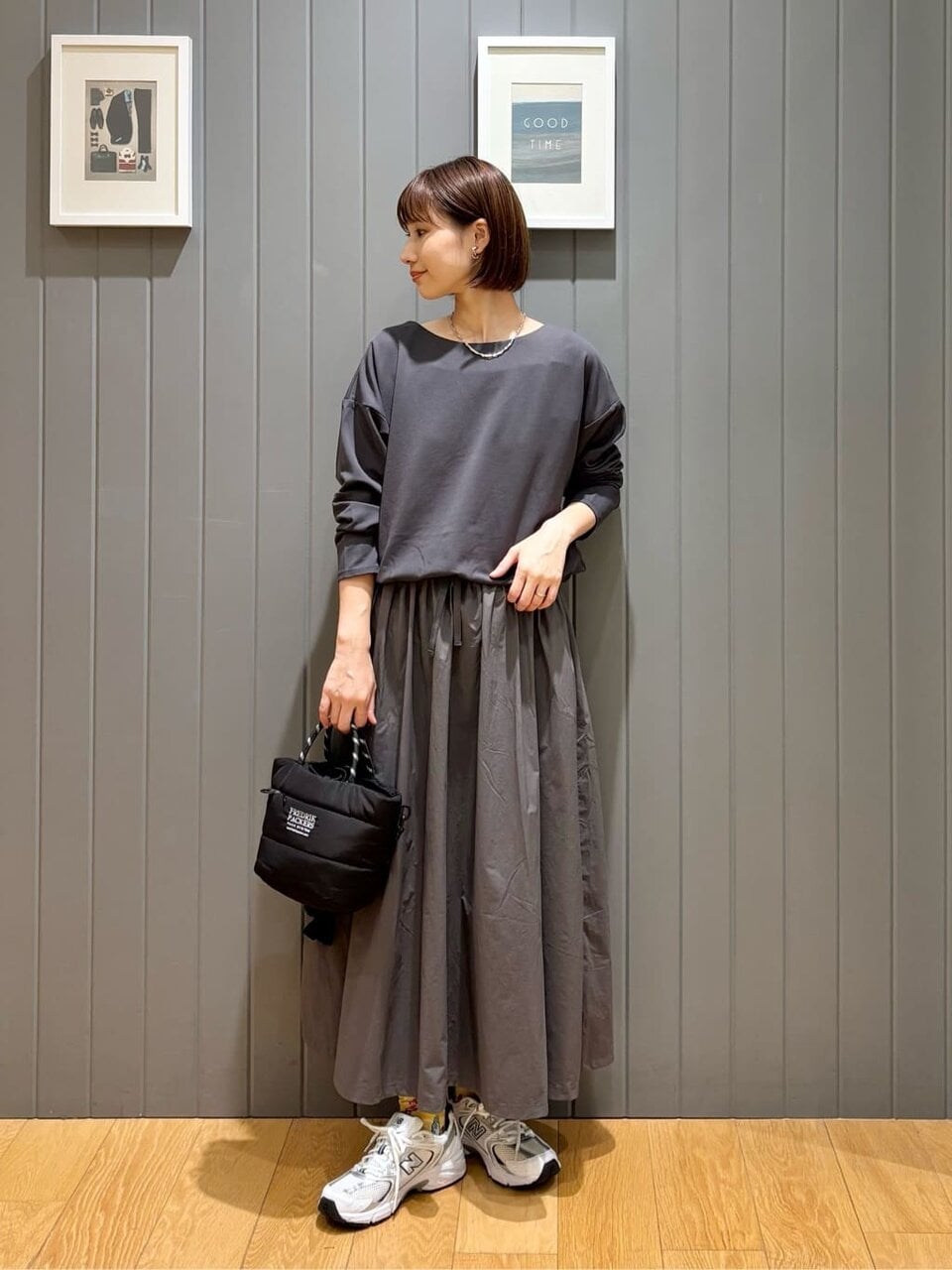 ワンピースを着た女性