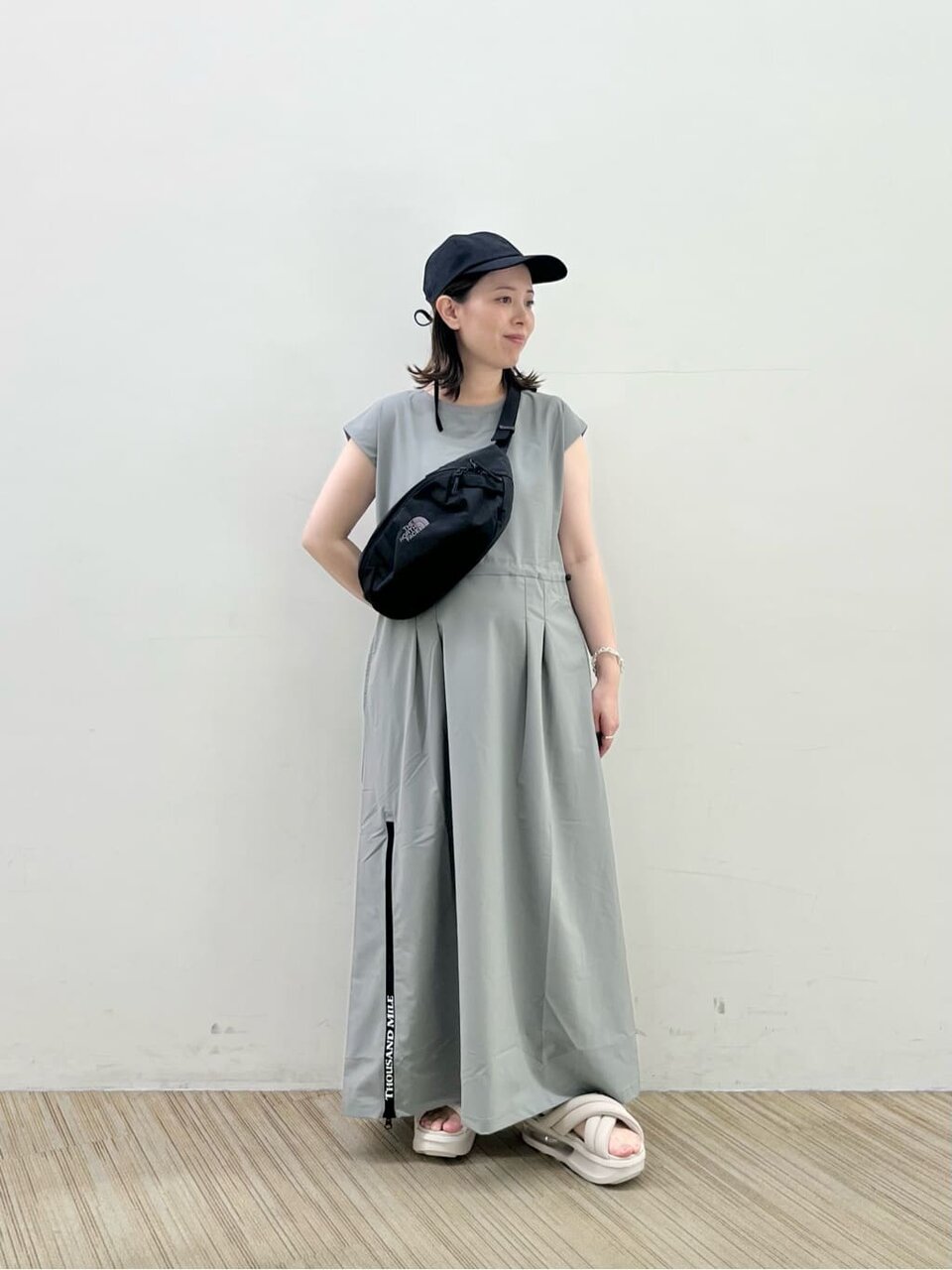 ワンピースを着た女性