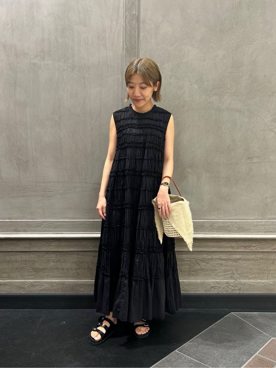 ワンピースを着た女性