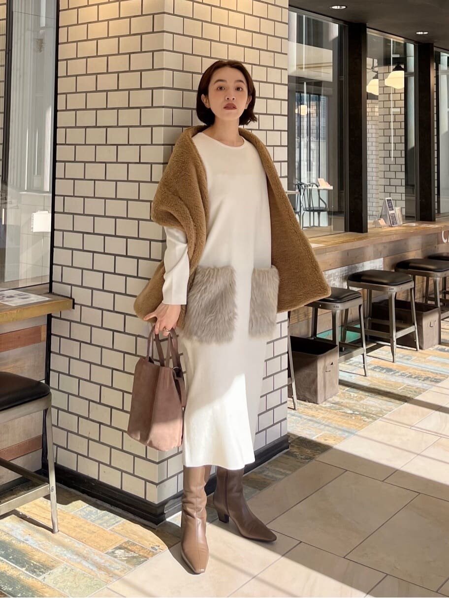 ワンピースを着た女性