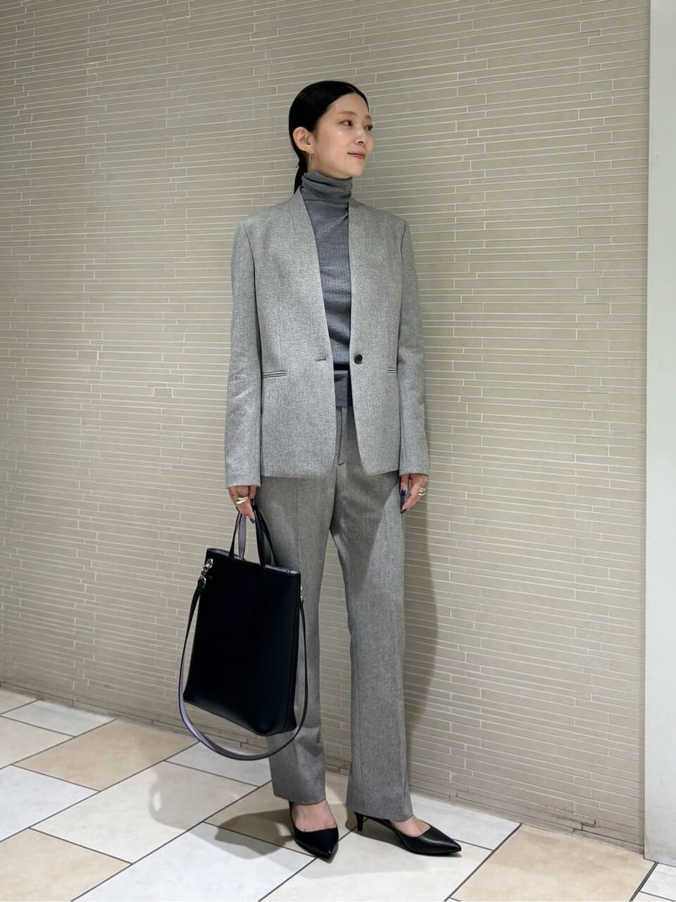 セットアップのビジネスカジュアルコーデ