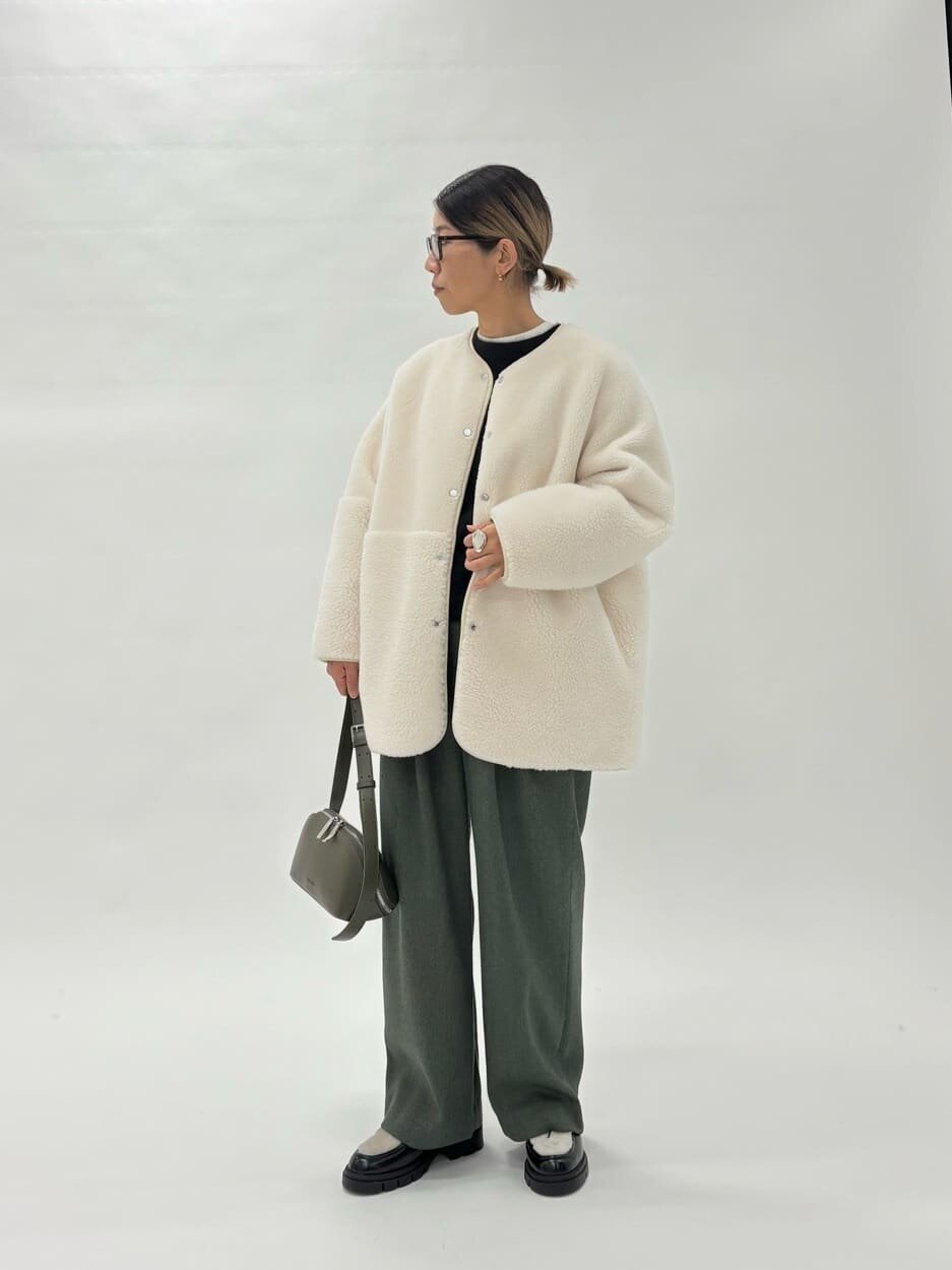 ボアコートとワイドパンツのレディースコーデ