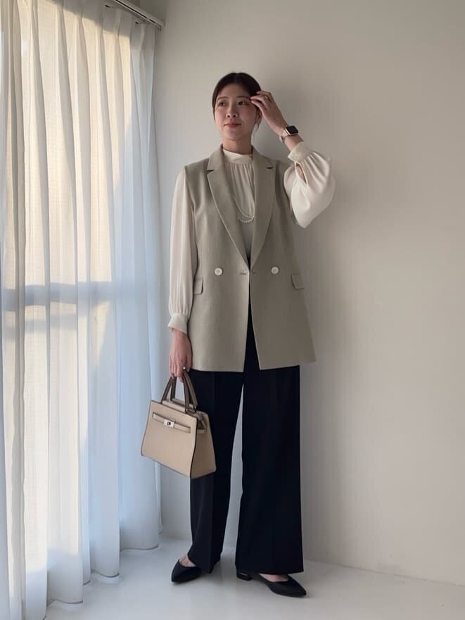 ジレとワイドパンツのレディースコーデ