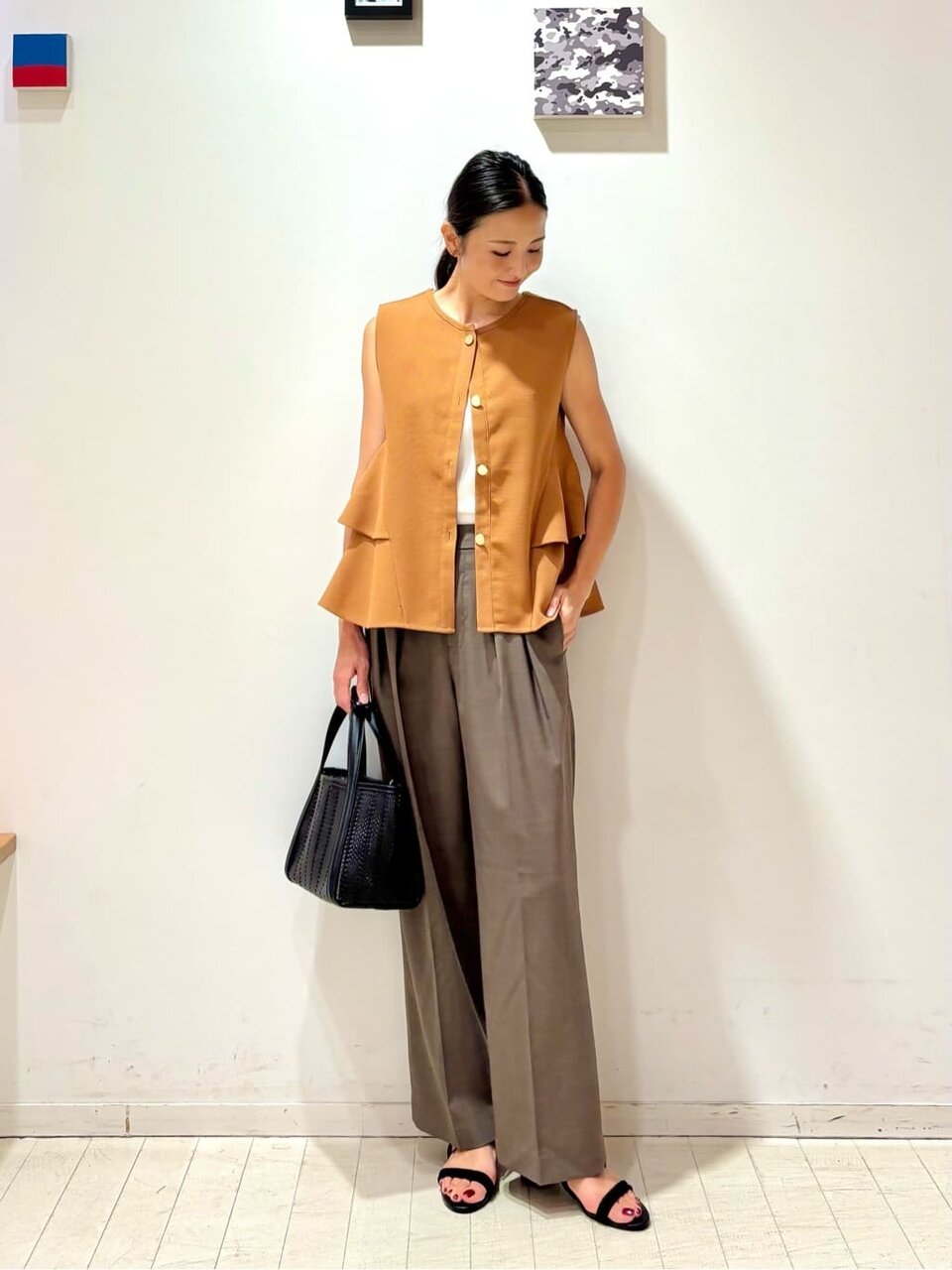 ジレとワイドパンツのレディースコーデ