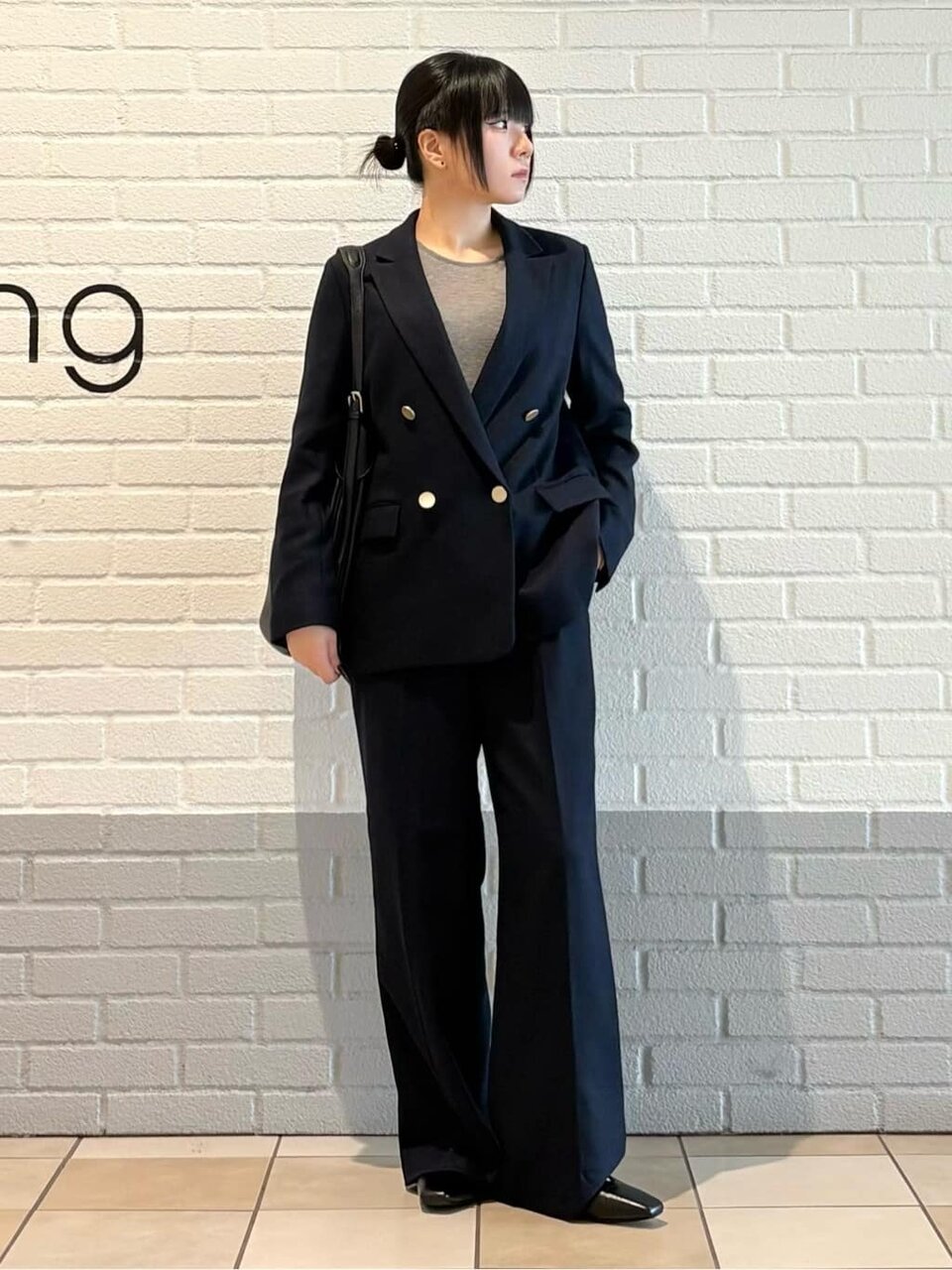 ジャケットとワイドパンツのコーデ