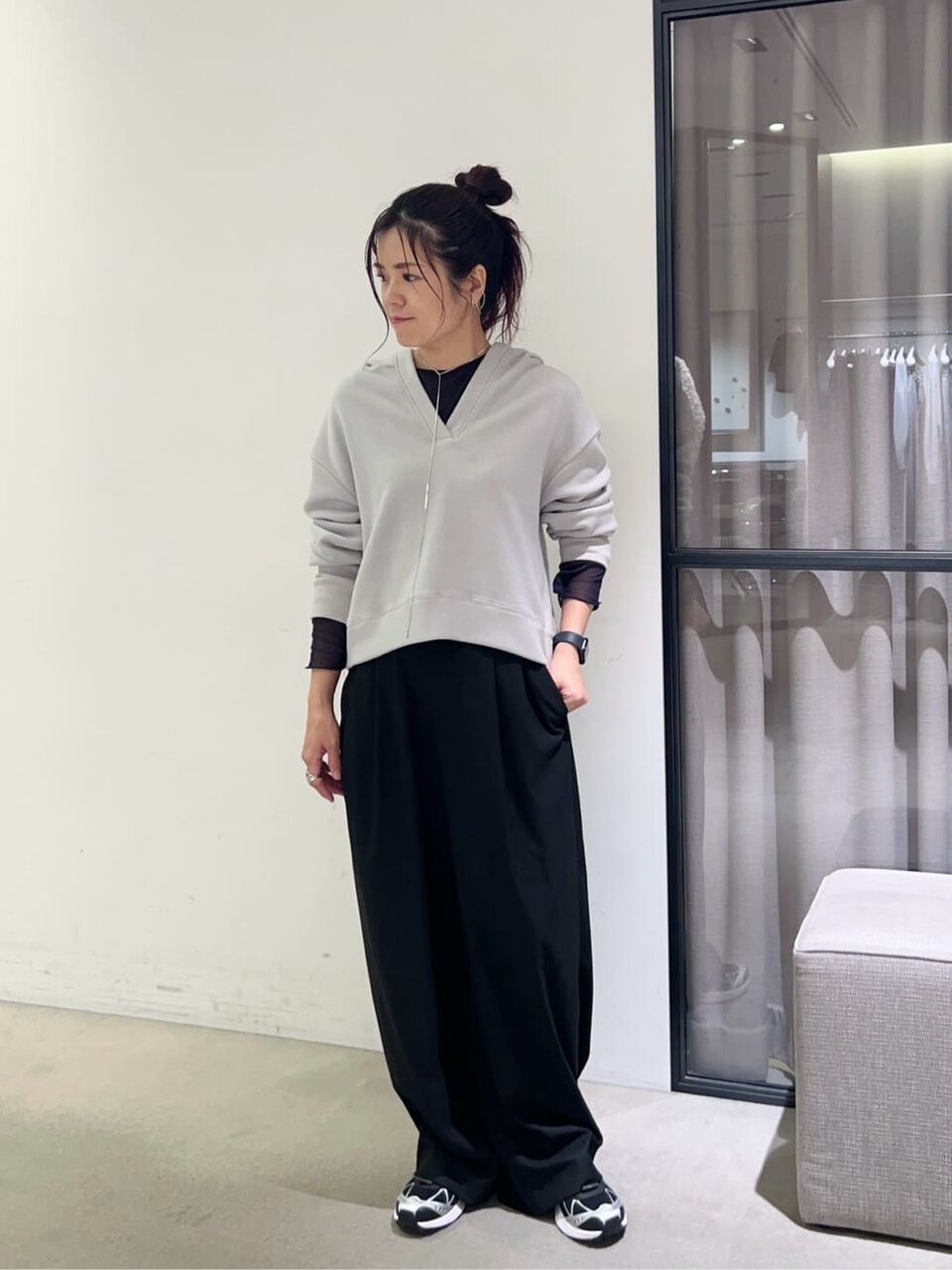 プルオーバーとワイドパンツのレディースコーデ