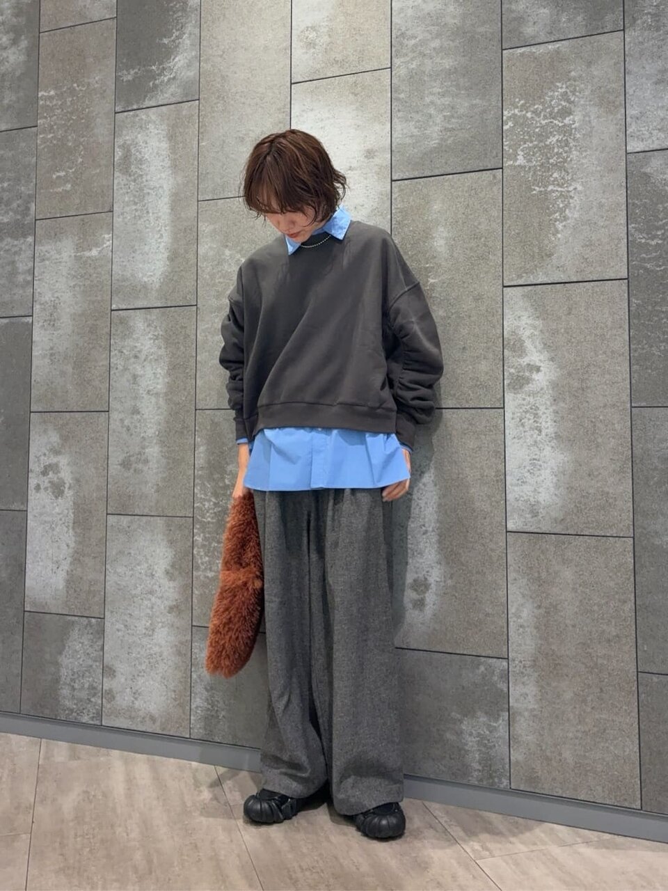 スウェットとワイドパンツのレディースコーデ