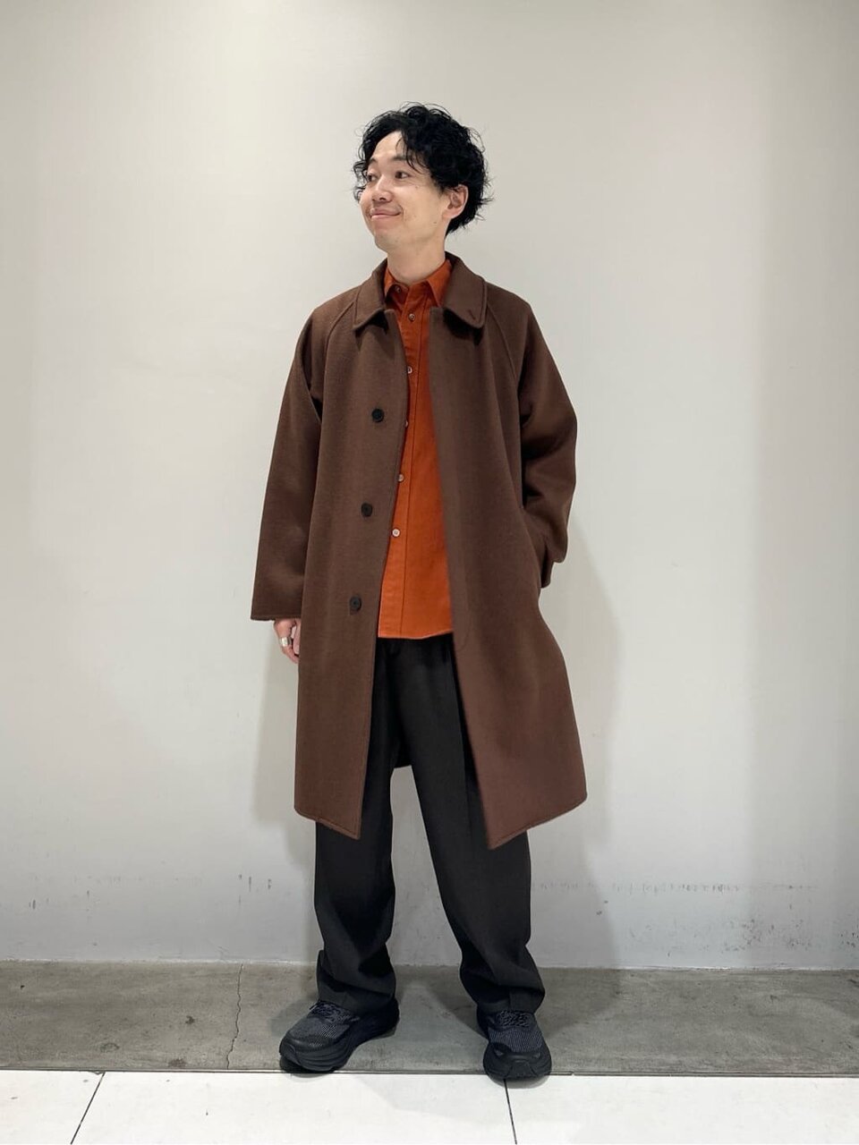 コートとプリーツパンツの30代メンズコーデ