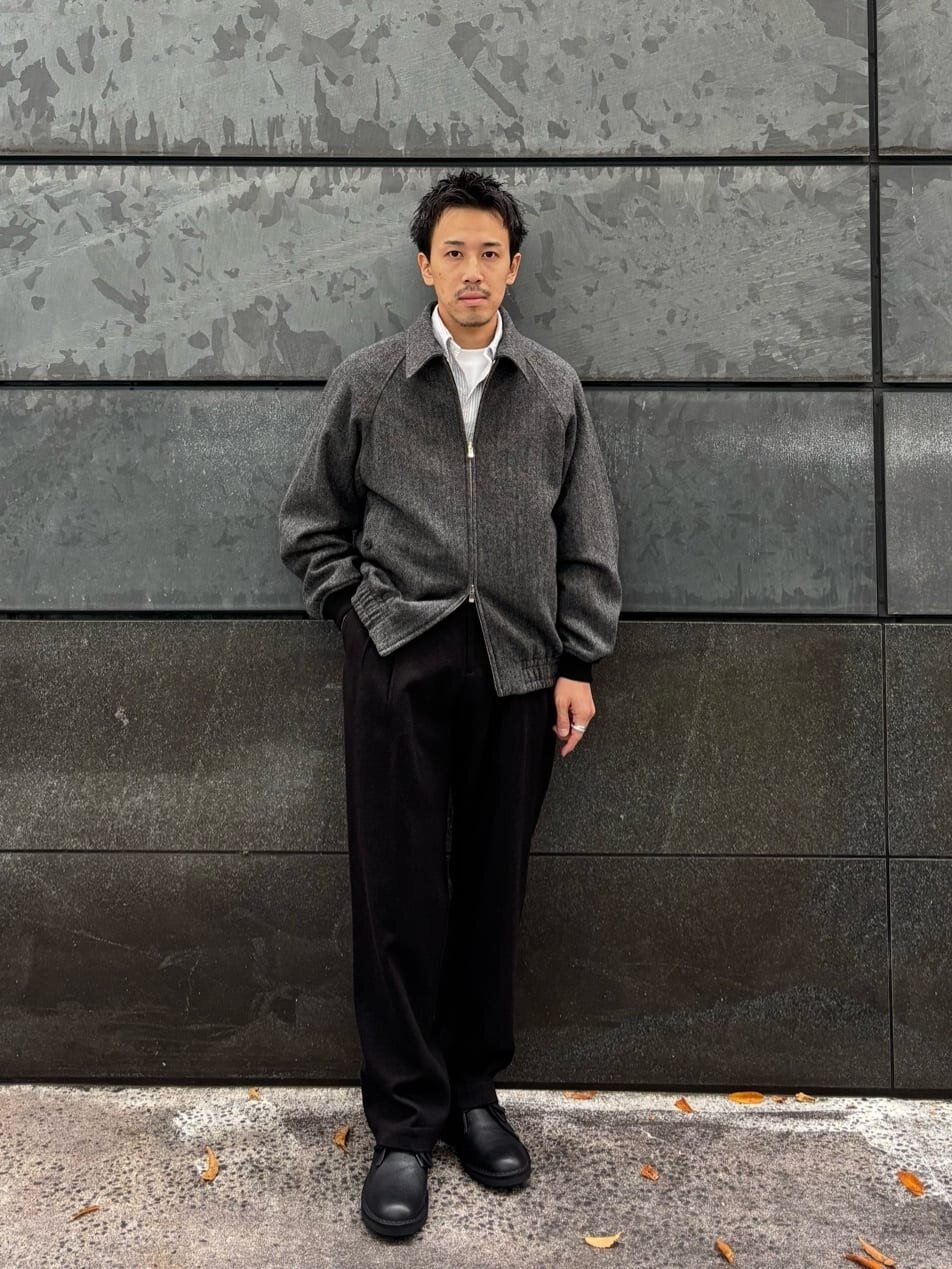 ブルゾンとテーパードパンツの30代メンズコーデ