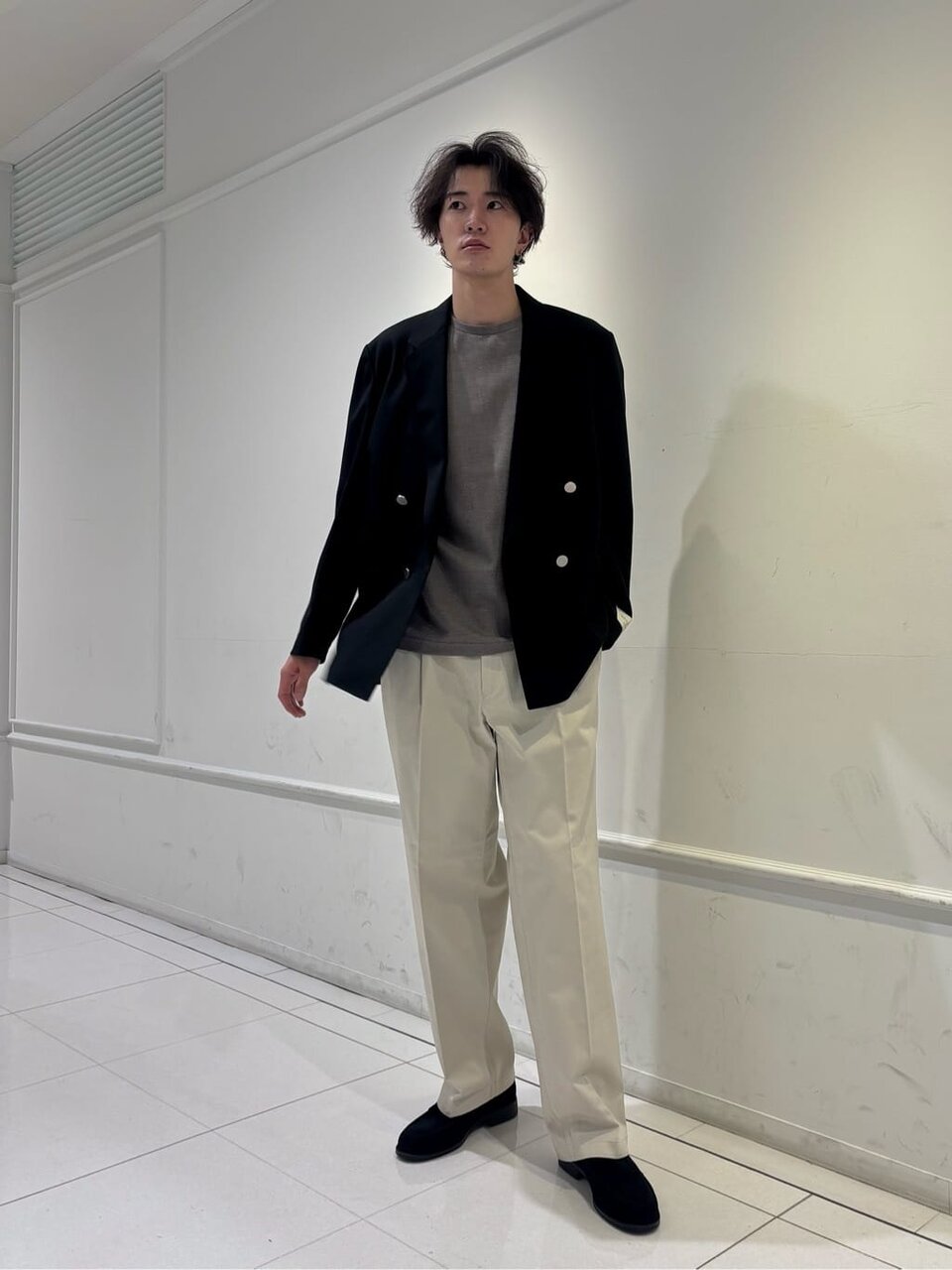 ブレザーとワイドパンツの30代メンズコーデ