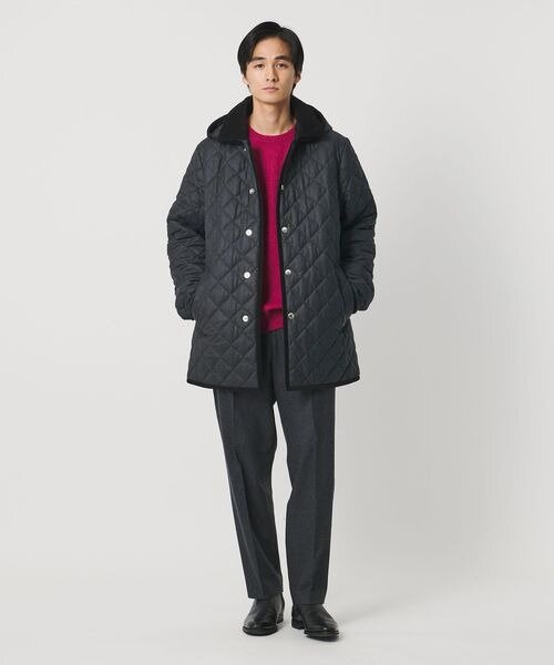 清潔感のあるシャツを着た男性