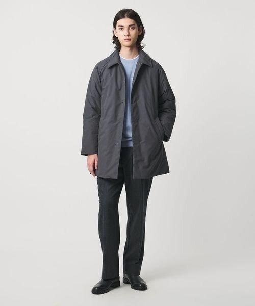 ダウンジャケットを着た男性