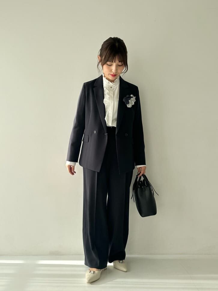 ジャケットとワイドパンツの卒園式・卒業式コーデ