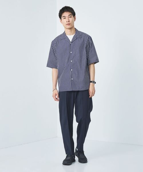 きれいめな服装の男性