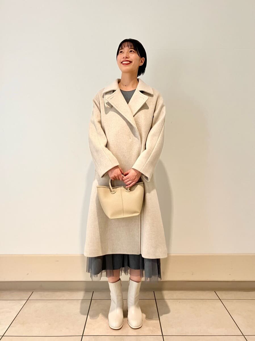 ワンピース×ノーカラーコートのコーデ