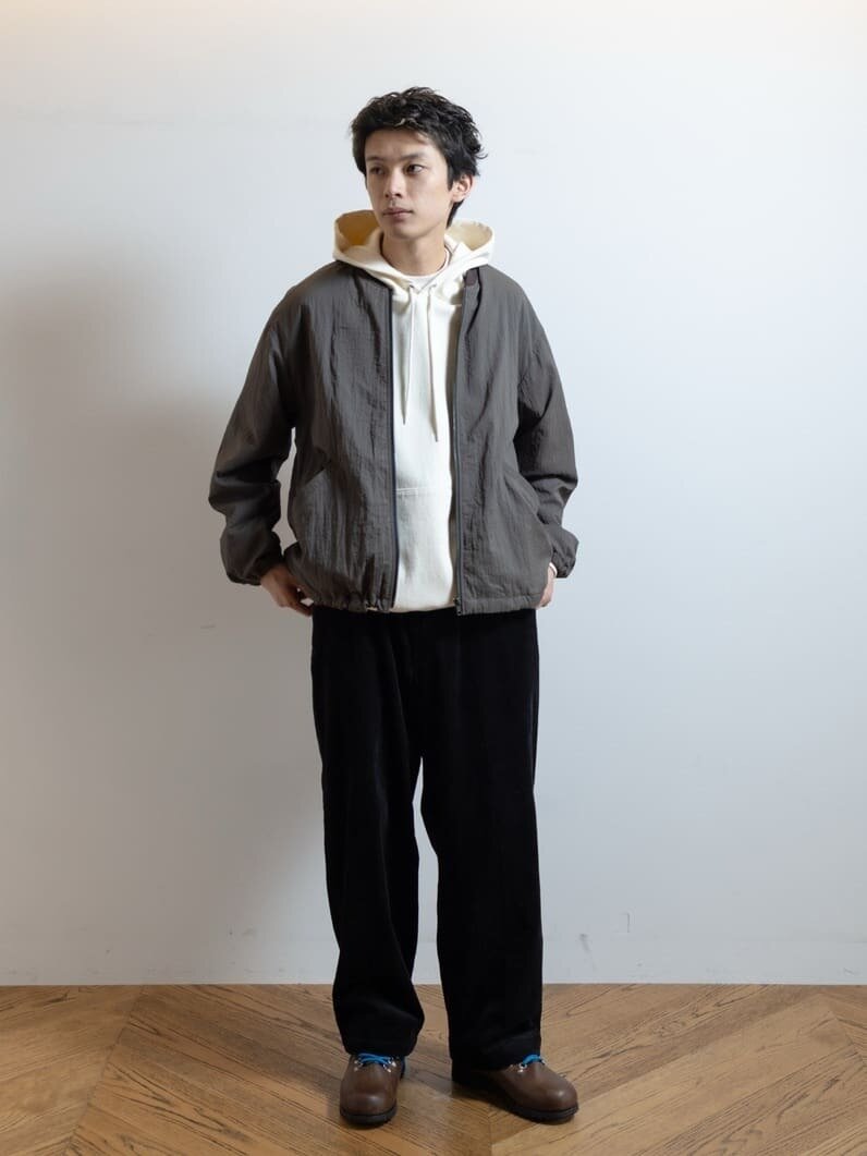 MA-1調ブルゾンとフーディーのカジュアルコーデ