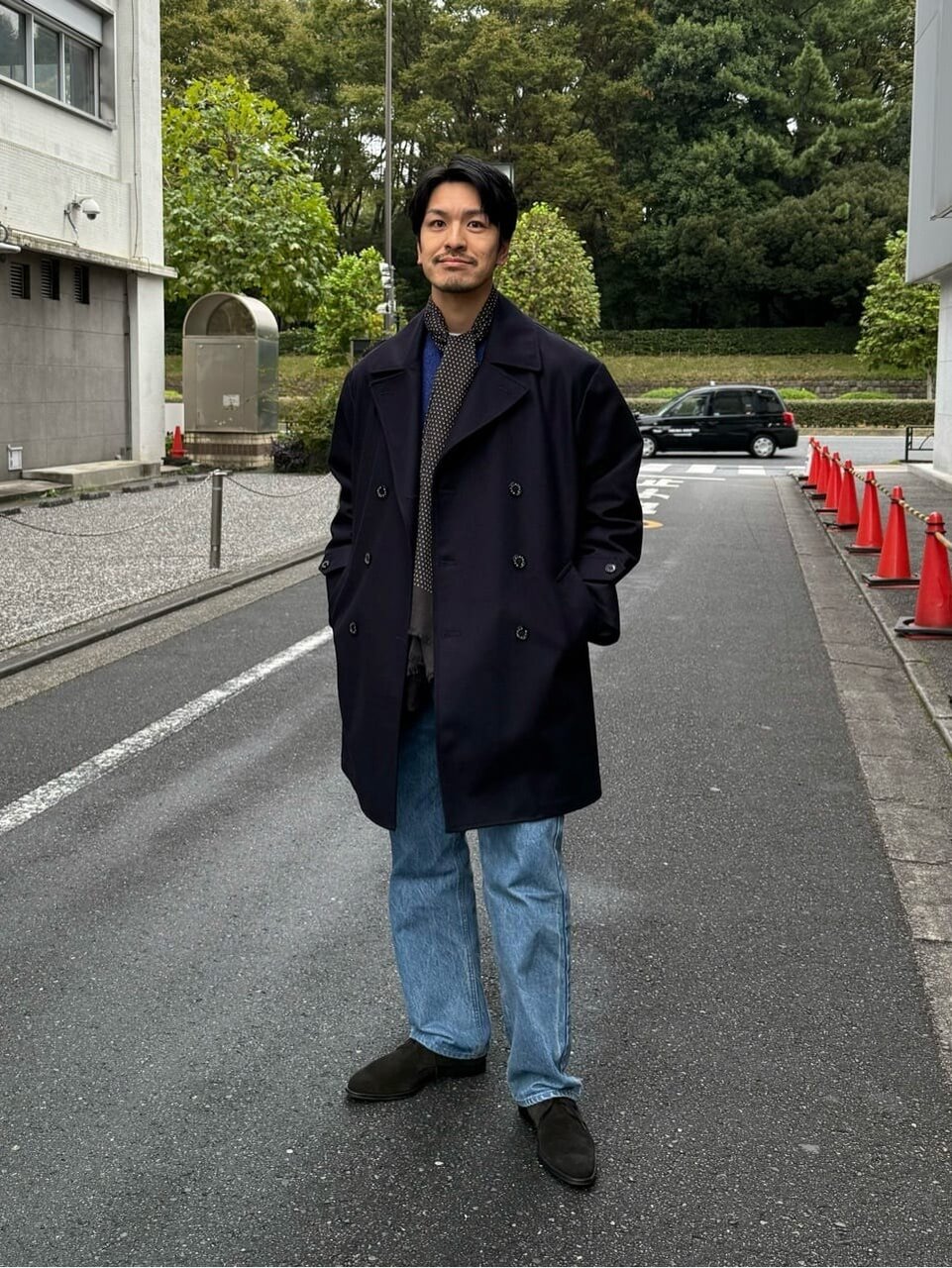 首元のストールがコーデに上品さをプラスしたコーデ