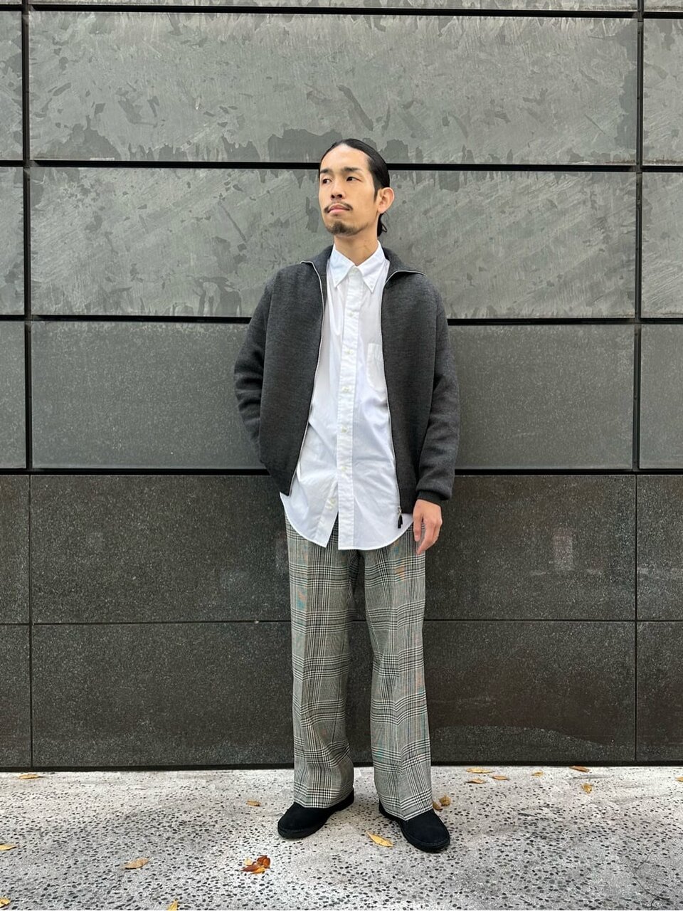  シャツ×チェック柄パンツでクラシックな印象のコーデ