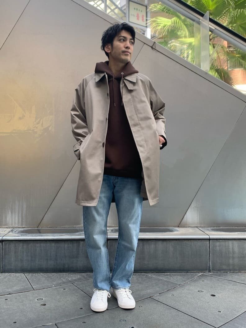 ステンカラーコートを使ったカジュアルミックスコーデ