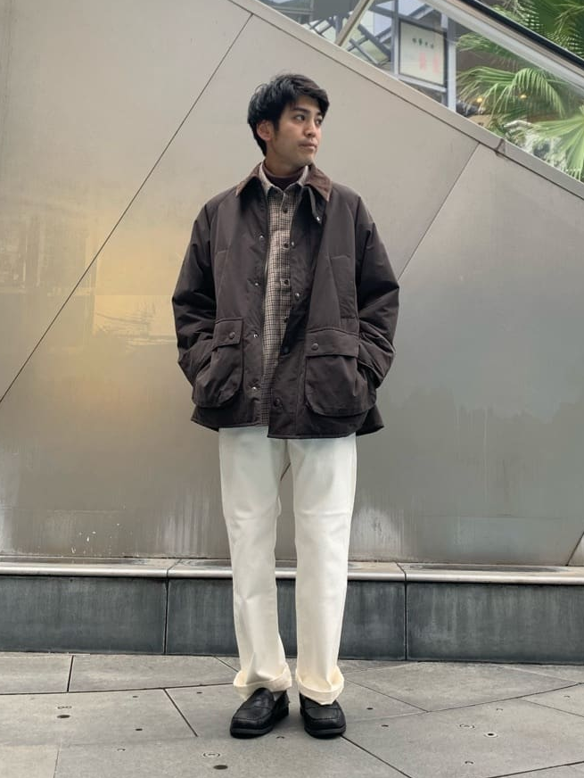 ルーズシャツ×パデッドジャケットのコーデ