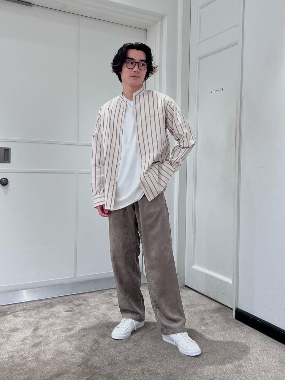 色味を統一したまとまり感のあるコーデ