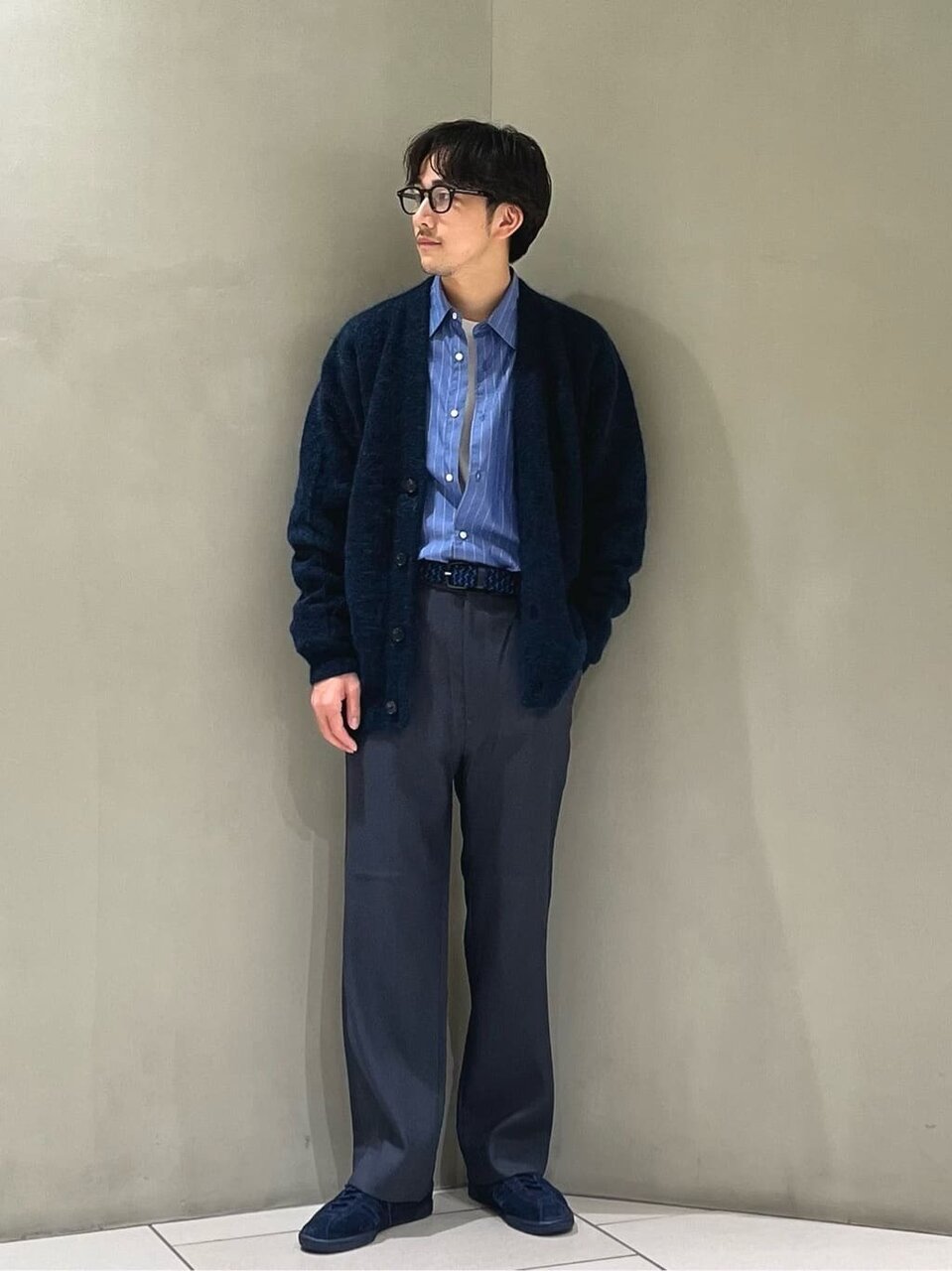 カーディガンを使ったオフィスカジュアルコーデ